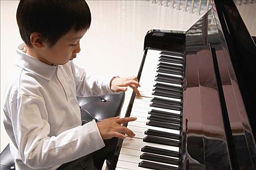 小男孩,演奏,钢琴