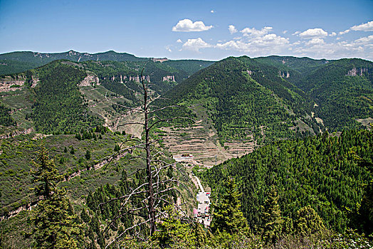 山西省宁武县芦芽山景区芦芽山悬崖古栈道下的群山