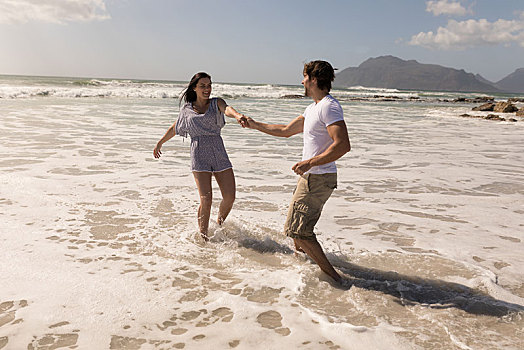 高兴,年轻,情侣,握手,乐趣,海滩