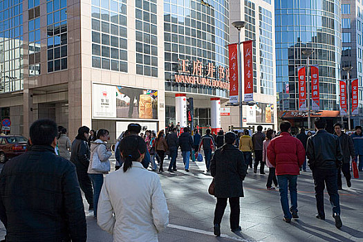 北京王府井步行街上的建筑物