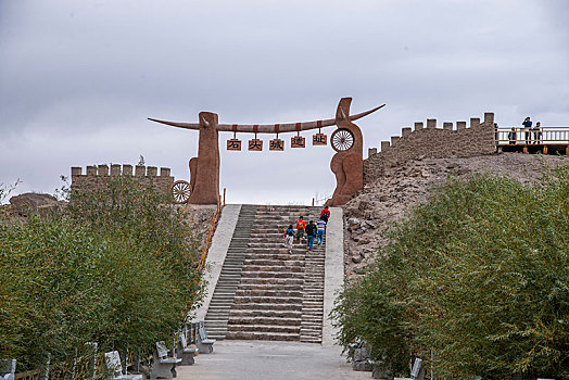 新疆古丝道著名的古城遗址----石头城