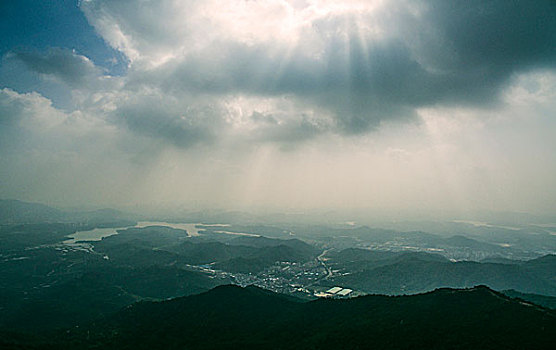 航拍深圳石岩羊台山-耶稣光