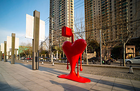 心形街头装置艺术雕塑