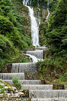 重庆綦江区万盛黑山谷风景区的瀑布与溪流