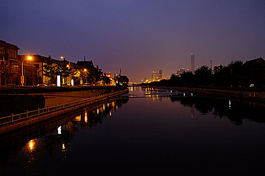 河边夜景