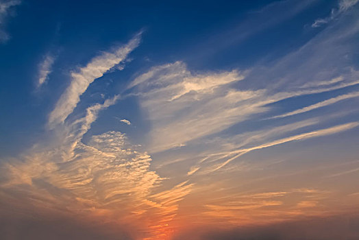 彩霞天空