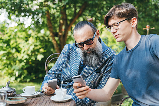 男人,儿子,手机,俯视,咖啡,花园
