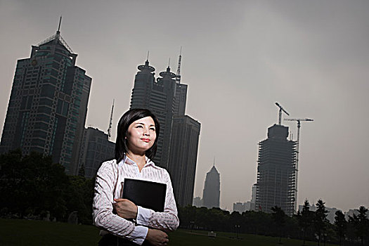 中国人,职业女性,靠近,摩天大楼