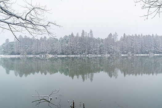 武汉东湖园林雪景