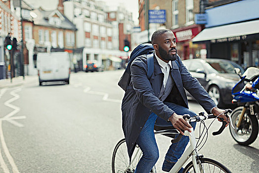 商务人士,通勤,骑自行车,城市街道