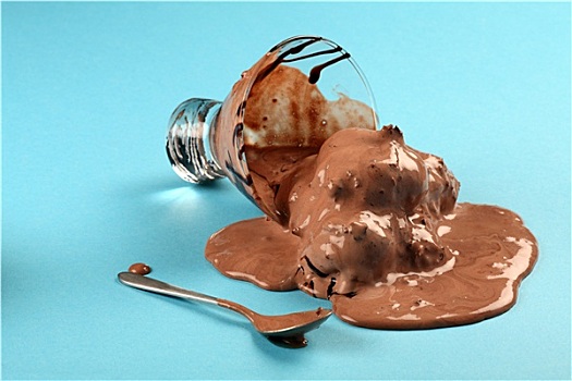 巧克力冰淇淋,溢出