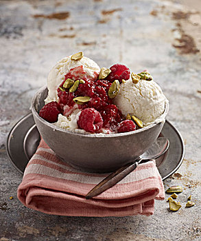 碗,冰淇淋,树莓,开心果,棚拍