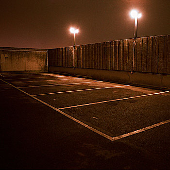 停车场,夜晚
