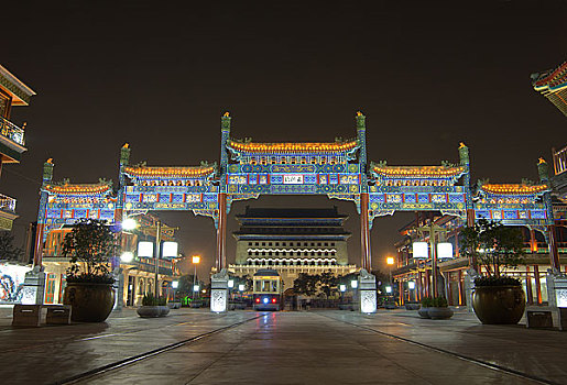 重新整修后的前门大街夜景