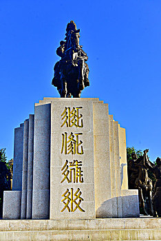 李元昊雕像