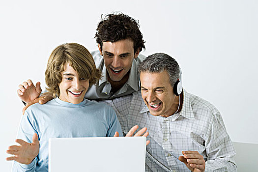 父亲,两个,儿子,看,笔记本电脑,一起,微笑,抬手