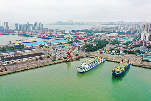 航拍海南海口秀英港,海口港客运站