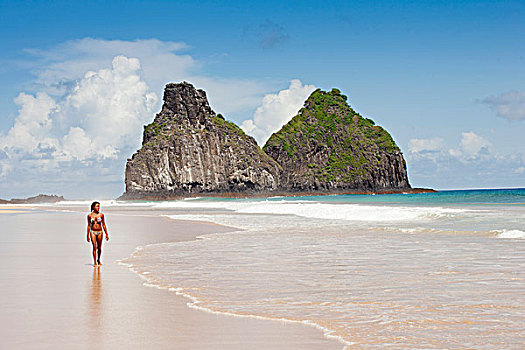 南美,巴西,伯南布哥,费尔南多-迪诺罗尼亚,岛屿,女孩,走,海滩,正面,石头