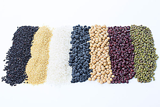 多种豆类和大米,黑米以及小米