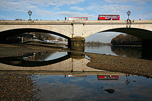 桥,反射,蓄潮池,泰晤士河,退潮,伦敦,英国