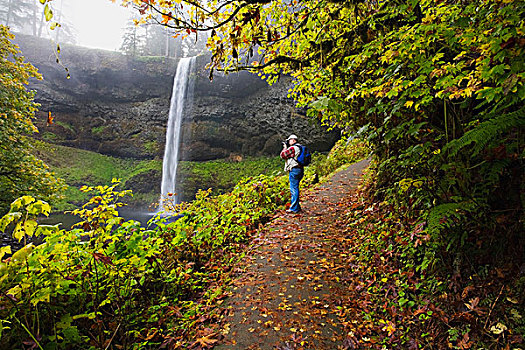 银色瀑布州立公园,俄勒冈,美国,远足者,南,瀑布