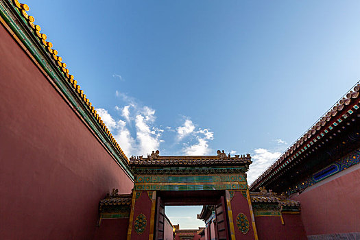 北京故宫东六宫建筑,红墙与宫门辉映