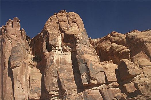 仰视,岩石构造,峡谷地国家公园,犹他,美国