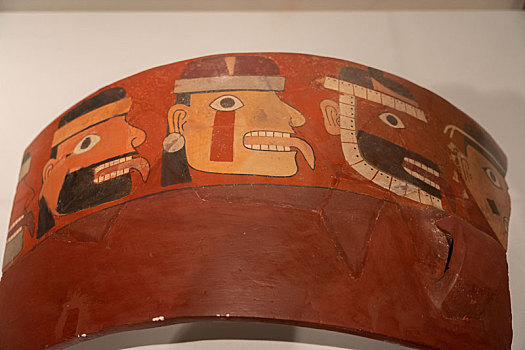 秘鲁阿亚库乔博物馆瓦里帝国俘虏人头陶瓷碎片