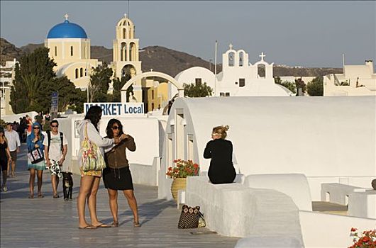 游客,旅行者,靠近,一个,几个,教堂,城镇,锡拉岛,希腊
