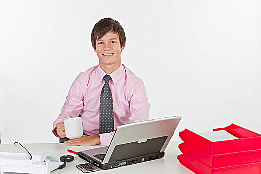 男青年,书桌,办公室,笔记本电脑