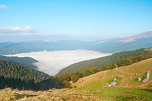 雾状,山景,日出,喀尔巴阡山脉,老,木屋,山谷