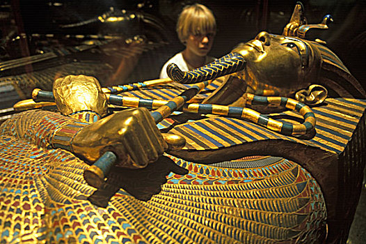 男孩,看,墓地,图坦卡蒙,埃及博物馆,开罗,今日,著名,埃及人,法老,国王,年轻,休息,上方,埃及