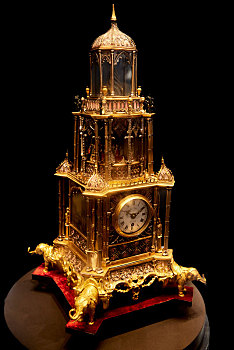 18世纪,铜鎏金四象塔式自鸣钟