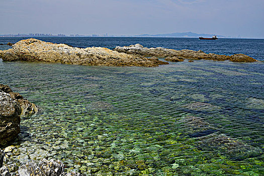 清澈的养马岛海景