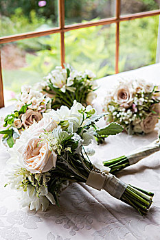英伦玫瑰,新娘手花,窗户