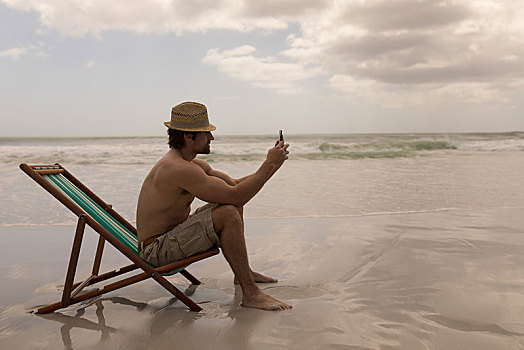 男青年,帽子,放松,沙滩椅,打手机