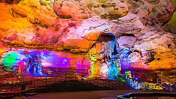 彩色洞窟