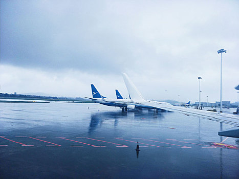 大雨,机场