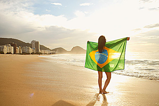 女人,拿着,巴西国旗,科巴卡巴纳海滩,巴西