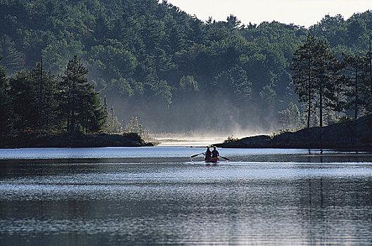 后视图,伴侣,独木舟,湖,安大略省,加拿大