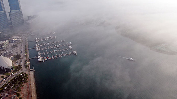 海边平流雾变幻莫测,200米高空俯瞰世帆赛基地犹如人间仙境