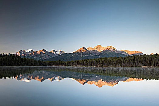 赫伯特湖,日出,反射,山脉,班芙国家公园,加拿大,落基山脉,艾伯塔省,北美