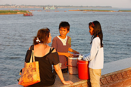 柬埔寨,金边,孩子,销售,水
