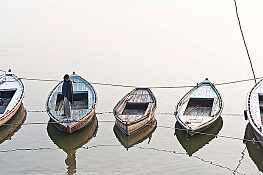 船,恒河,瓦腊纳西,贝拿勒斯,北方邦,印度,亚洲