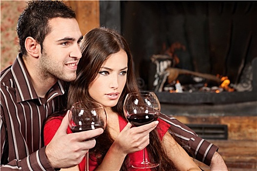 情侣,享受,葡萄酒,靠近,壁炉
