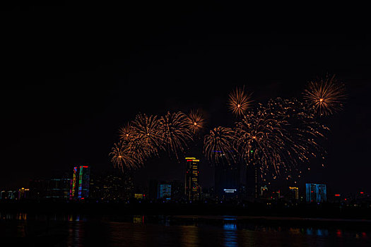 烟花,建筑群,河流,夜景,水,灯,节日