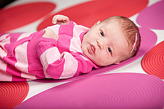 女婴,穿,卧,红色,粉色,圆点花纹,艾伯塔省,加拿大
