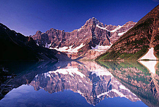 湖,库特尼国家公园,不列颠哥伦比亚省,加拿大