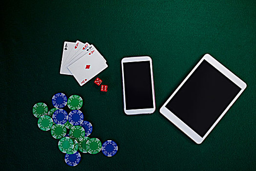 电子,小物件,纸牌,手机,骰子,赌场,筹码,桌子
