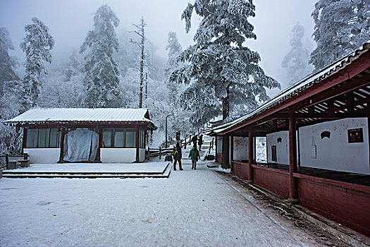 峨眉山雪景